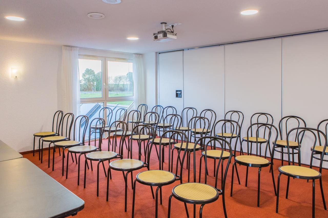 Hotel De La Seine La Frenaye Экстерьер фото